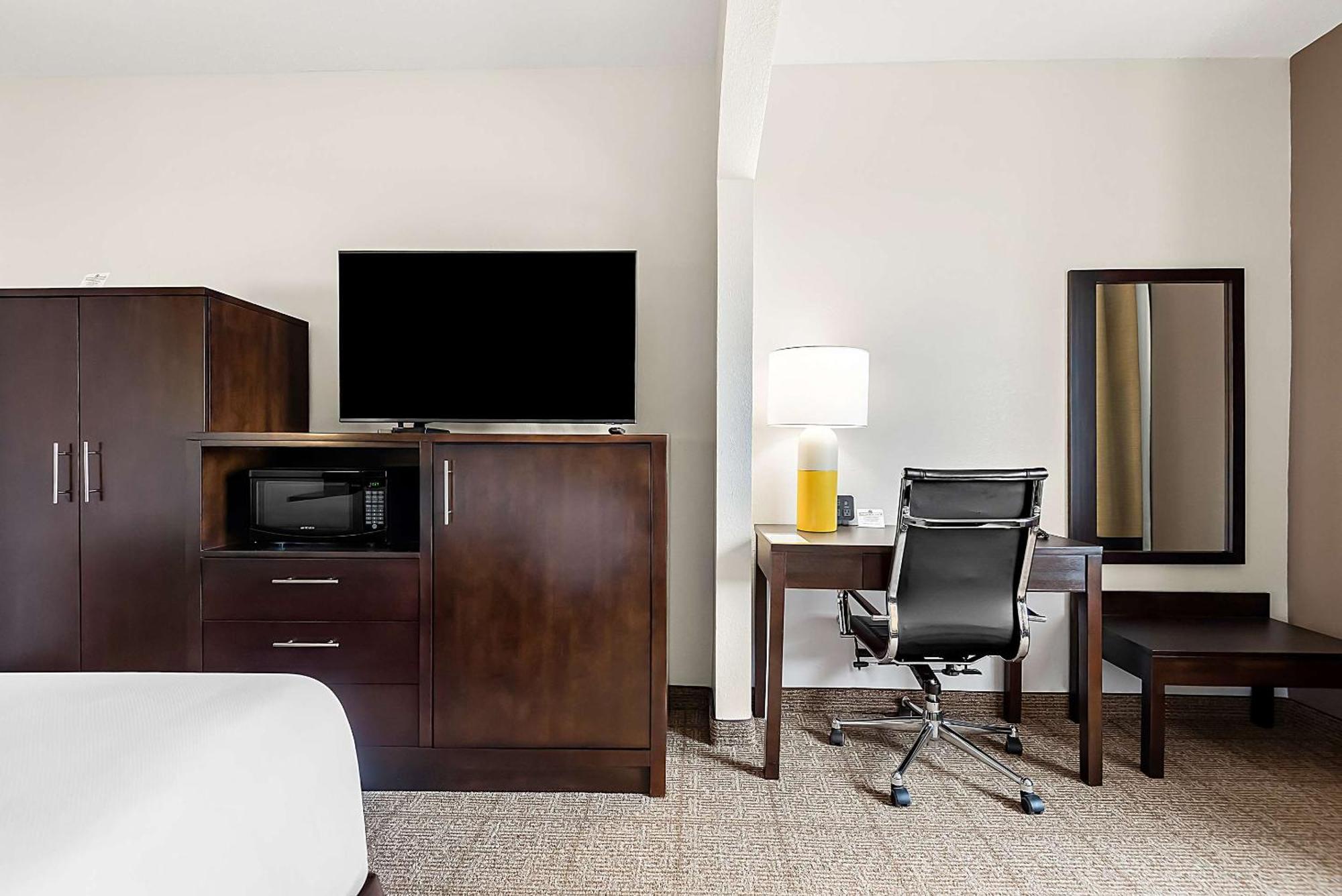 Comfort Suites New Orleans East Exterior foto